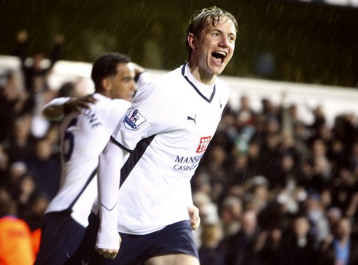 中国女足2-3苏格兰女足，张琳艳、吴澄舒互相传射，豪厄特吊射双响（中国女足2比3负于苏格兰，张琳艳与吴澄舒互相传射，豪厄特挑射梅开二度）