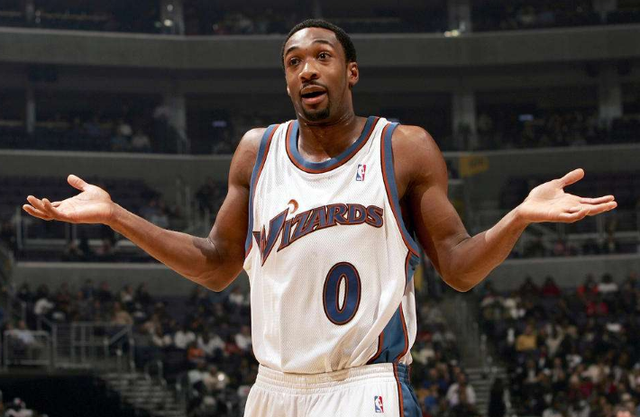 德转列自由转会身价前10：姆巴佩1.8亿欧第1，梅西8000万第2（德转公布自由转会身价前十：姆巴佩1.8亿欧领跑，梅西8000万居次）