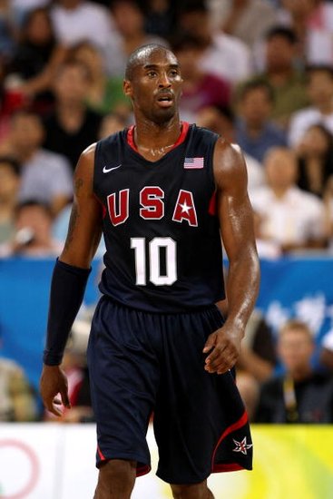 庆祝进球的时候拉着你自拍的是谁？福登：不认识，随便找的人（进球庆祝时把你拽来自拍的是谁？福登：不认识，临时随便找的）