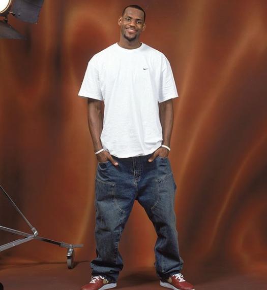 高清：英超曼联1-1西汉姆 红魔攻击线哑火（高清：英超曼联1-1战平西汉姆 红魔锋线乏力）