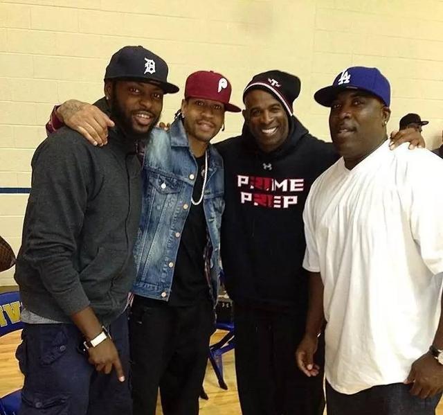 记者：申花队已于昨晚返回上海，迎来5天假期进行休整（记者：申花昨夜返沪，开启为期5天的假期休整）