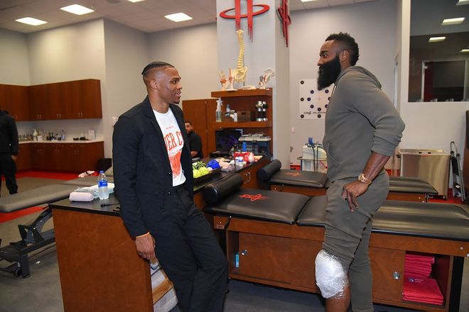 安切洛蒂：皇马到目前为止成绩出色，还能怎么要求阿隆索呢？（安切洛蒂：皇马至今表现出众，还能对阿隆索有何苛求？）