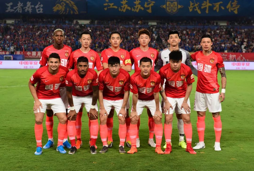 网友热议：法国战挪威，萨利巴又要遇见哈兰德了（热议不断：法国迎战挪威，萨利巴将再度对位哈兰德）