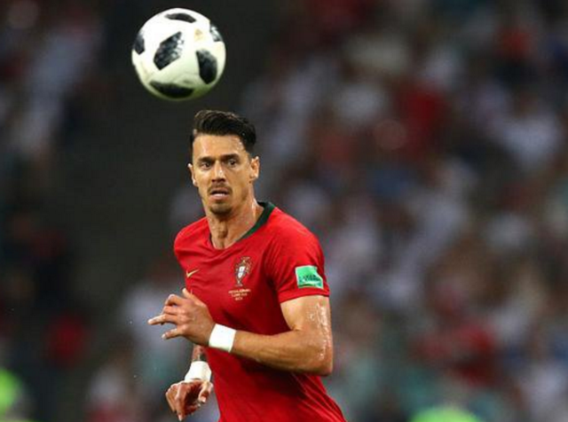 杰拉德：卡雷拉斯给了对手太大空间；吕迪格送点很愚蠢（杰拉德：卡雷拉斯防守空当过大；吕迪格送点行为实在愚蠢）